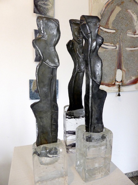 Kempf Philine-Johanna · Eisenskulpturen im Glassockel · Unikatserie · gegossen · Lauchammer 2014.jpg