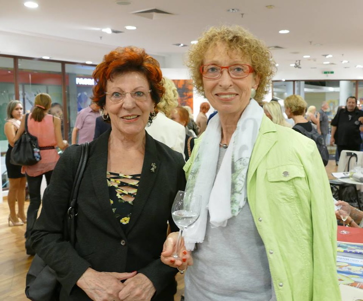 Christine Nyirady und Freundin (c) Diana.jpg