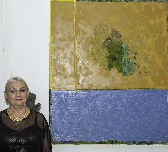 Oshrit Mintz and her painting.jpg