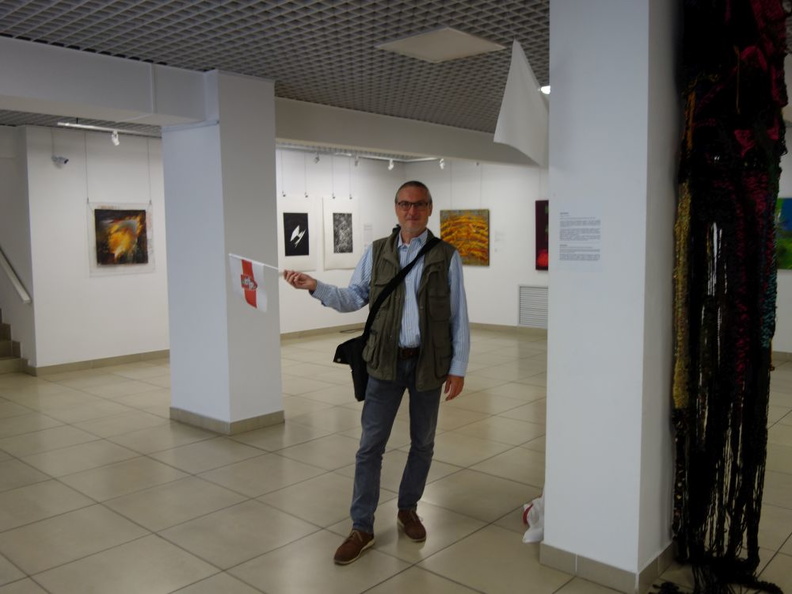 Minsk NCCA Ausstellung Flagge.jpg